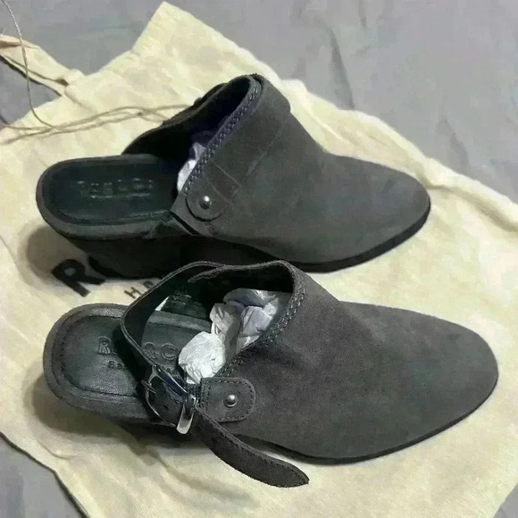 TARRAH Black Stacked Heel Mules With Adjustable Buckle - Picture 2 of 3